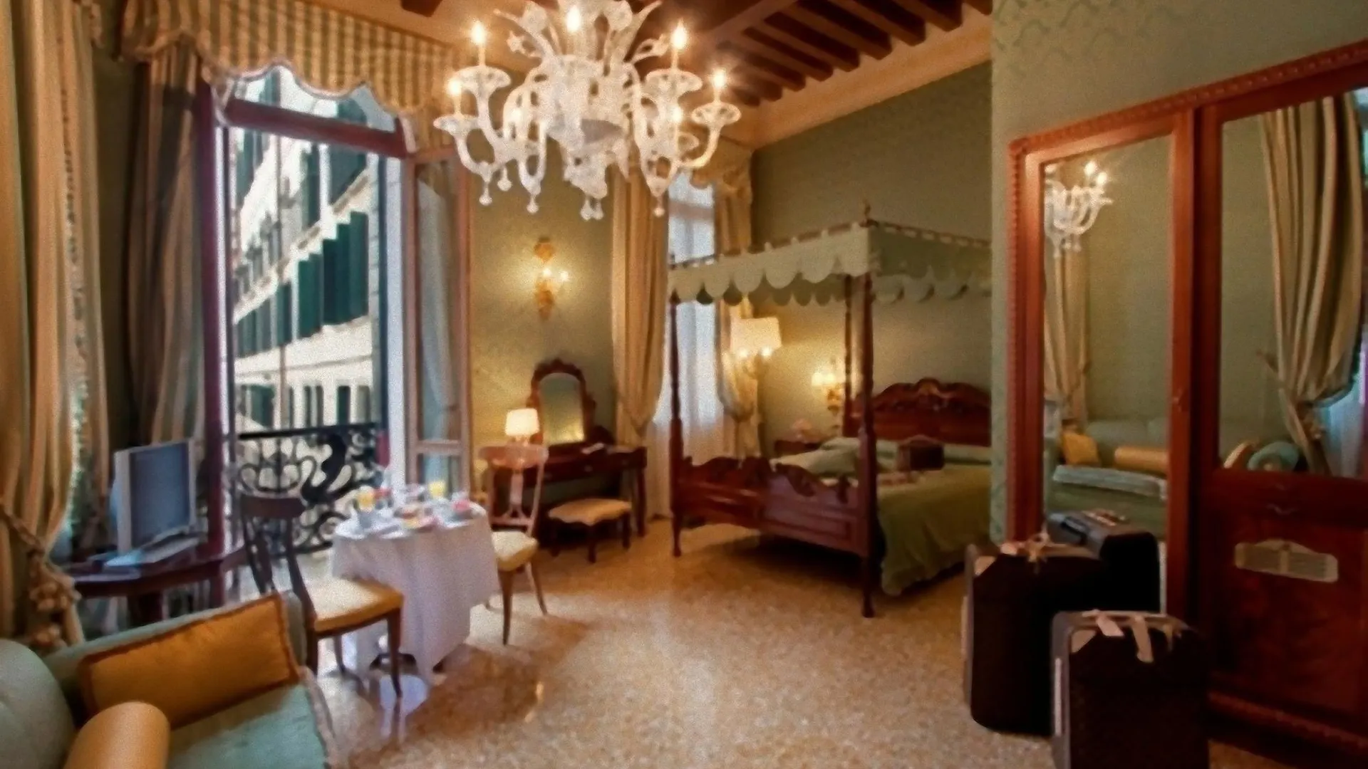 Hotel Al Ponte Dei Sospiri Venice 4*,