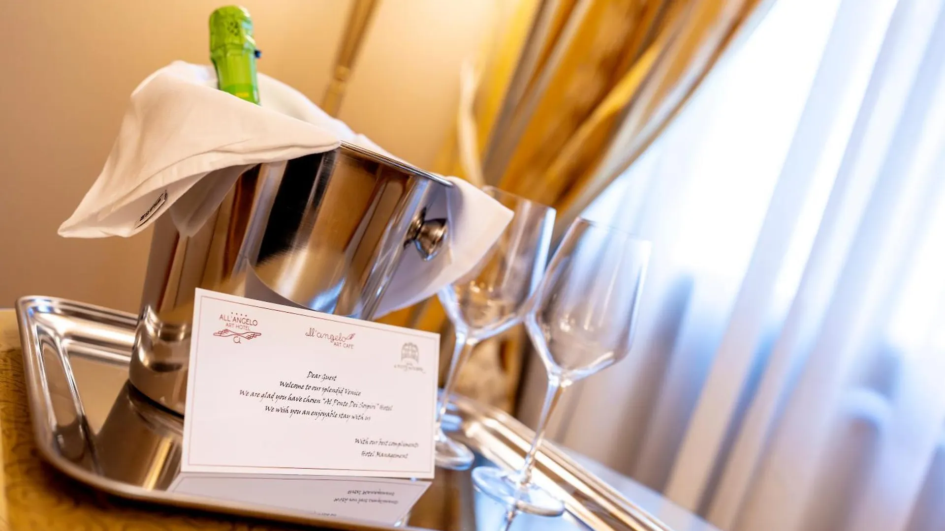 Hotel Al Ponte Dei Sospiri Venice 4*,