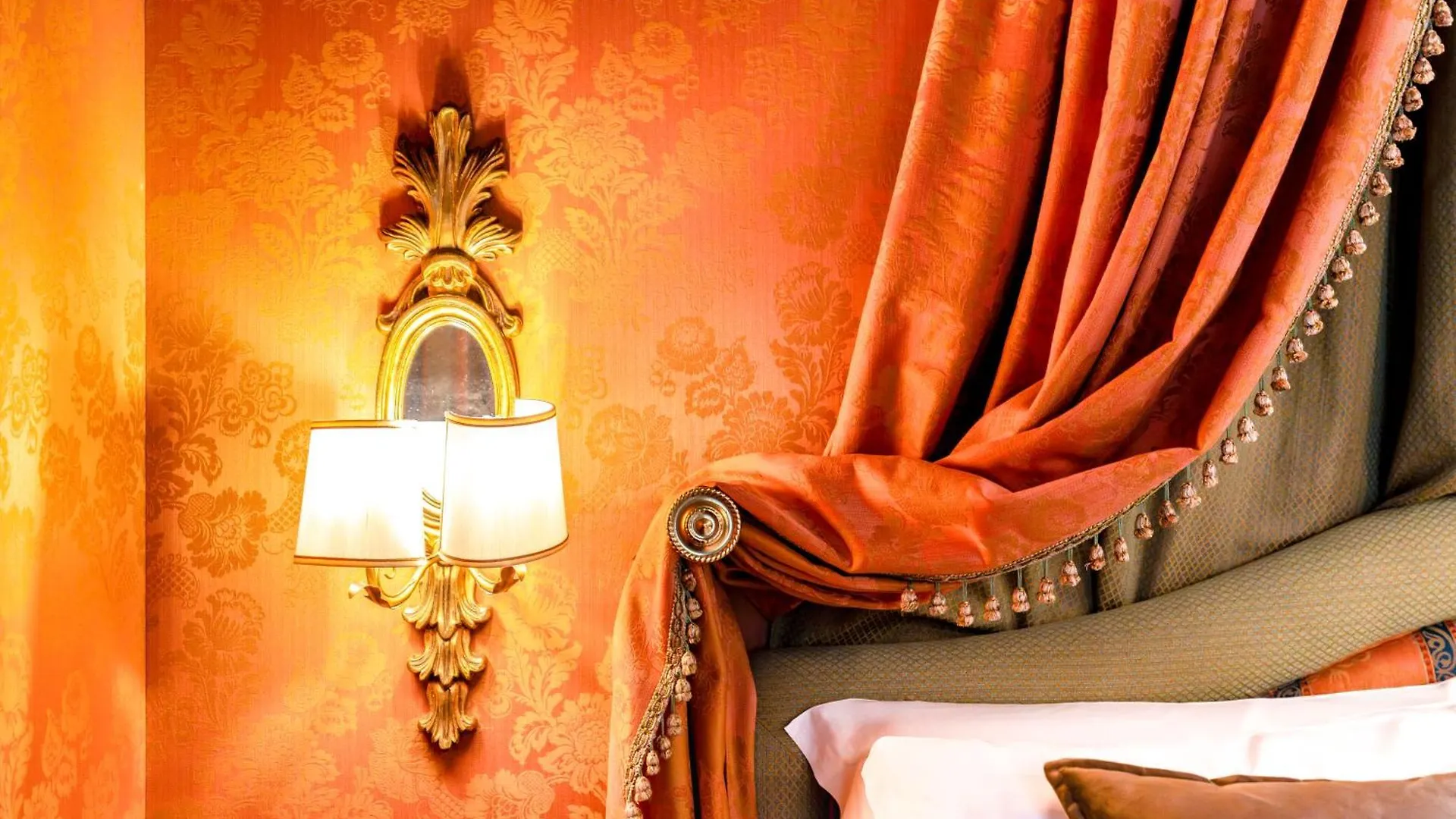Hotel Al Ponte Dei Sospiri Venice 4*,  Italy