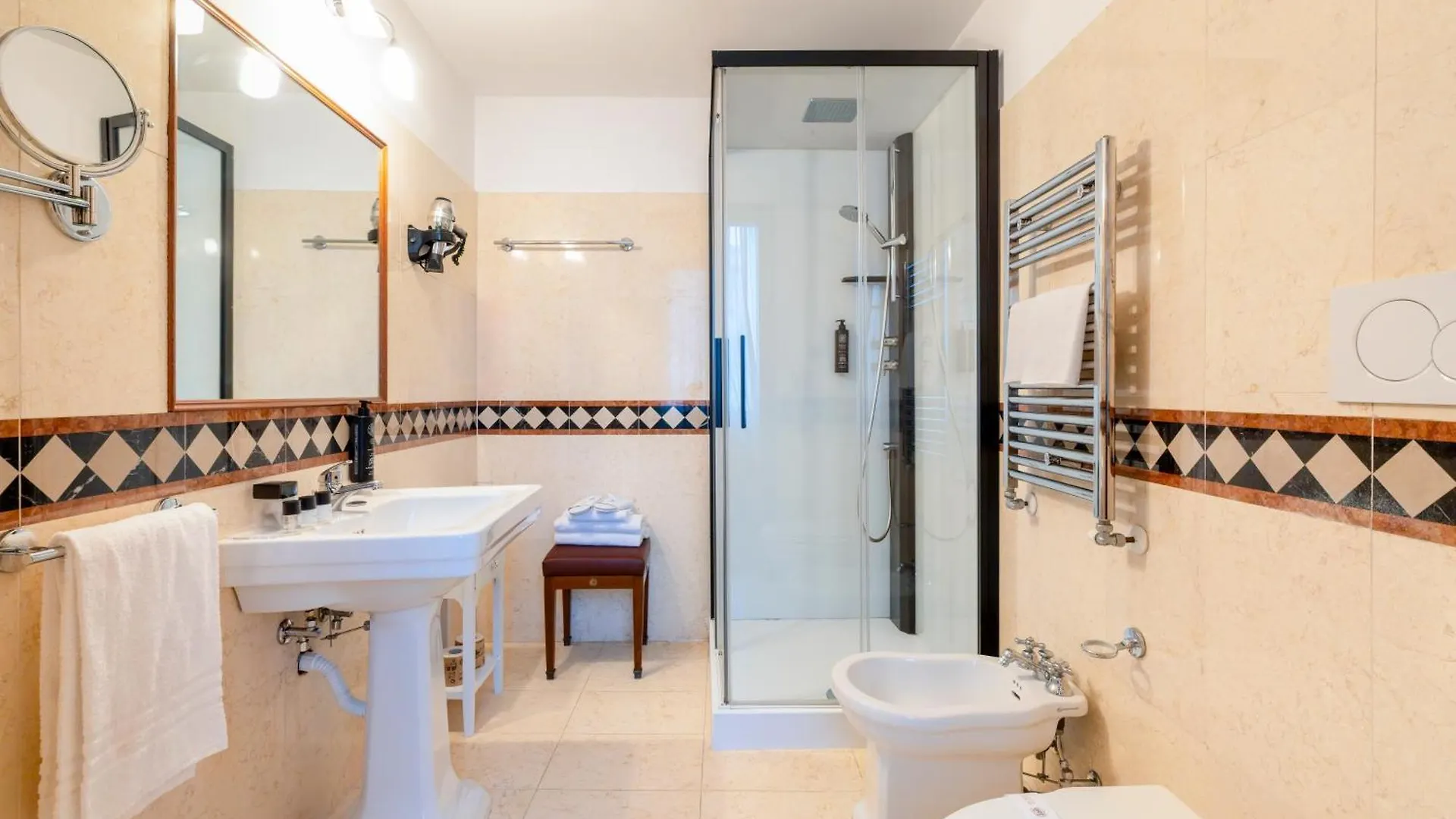 Hotel Al Ponte Dei Sospiri Venice 4*,