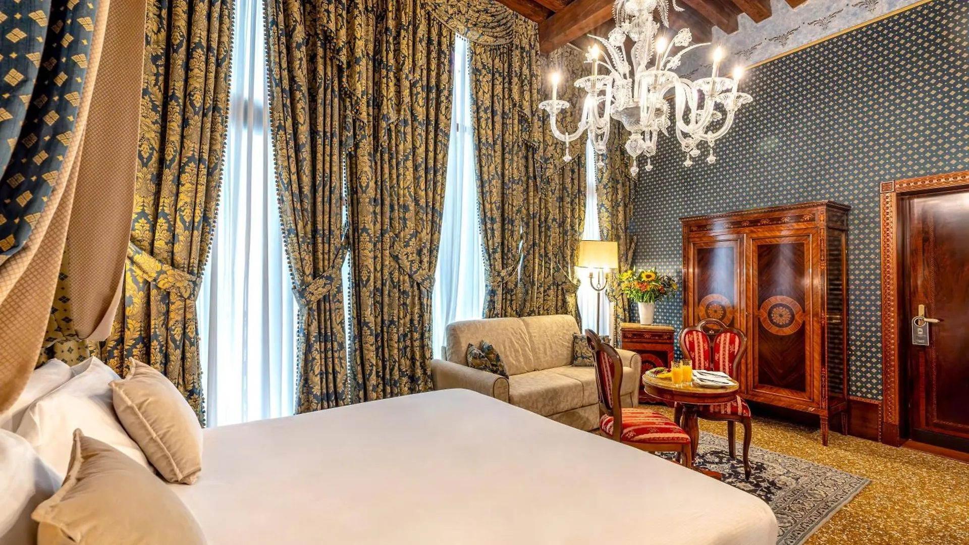 Hotel Al Ponte Dei Sospiri Venice 4*,