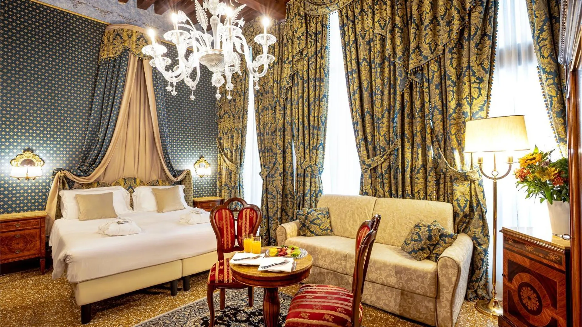 Hotel Al Ponte Dei Sospiri Venice 4*,