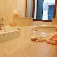 Hotel Al Ponte Dei Sospiri Venice 4*,